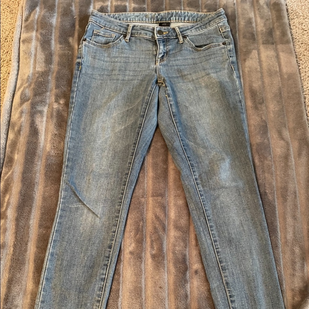 Women’s Size 6 Denim Blue Jeans